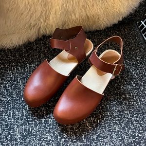 Bryr Emma closed toe clogs in sienna, 9